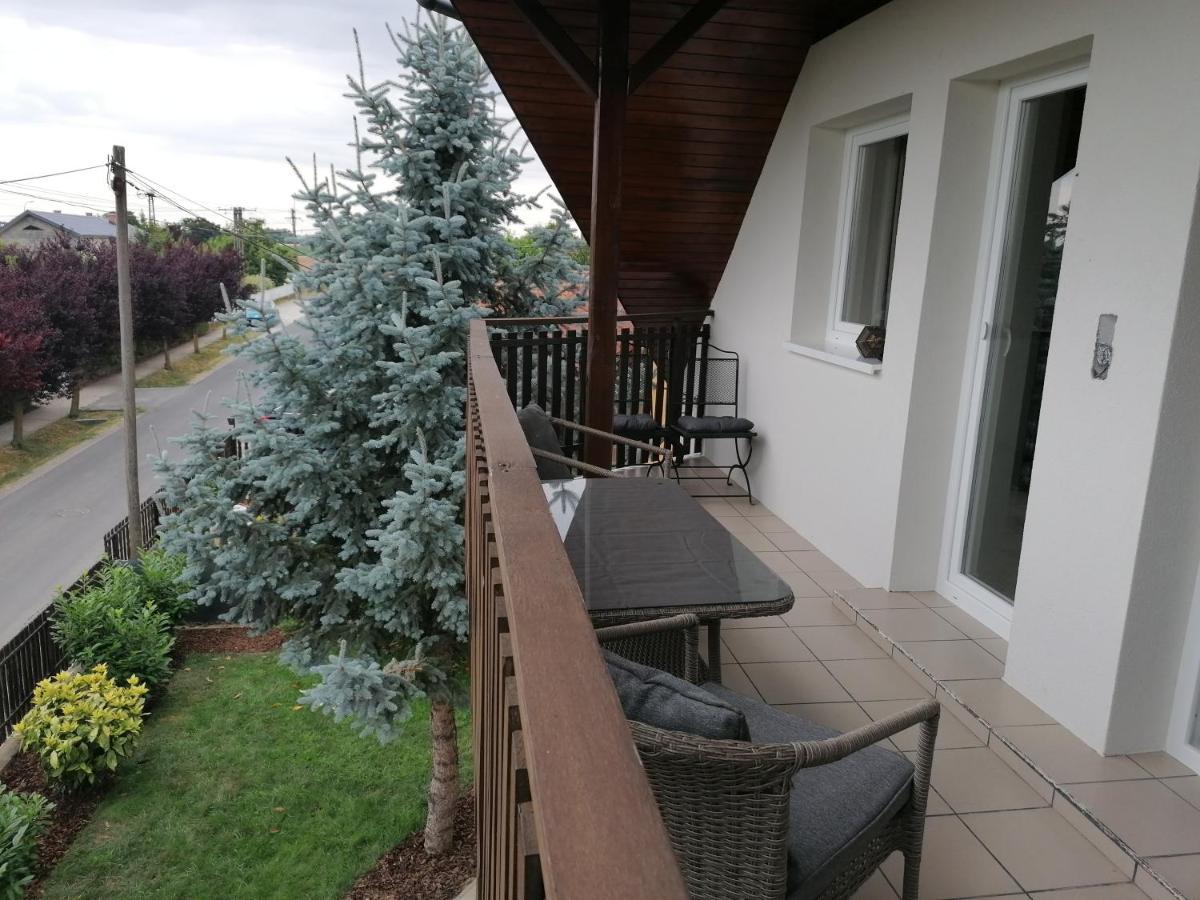 Villa Lili Apartments Balatonkeresztúr Buitenkant foto