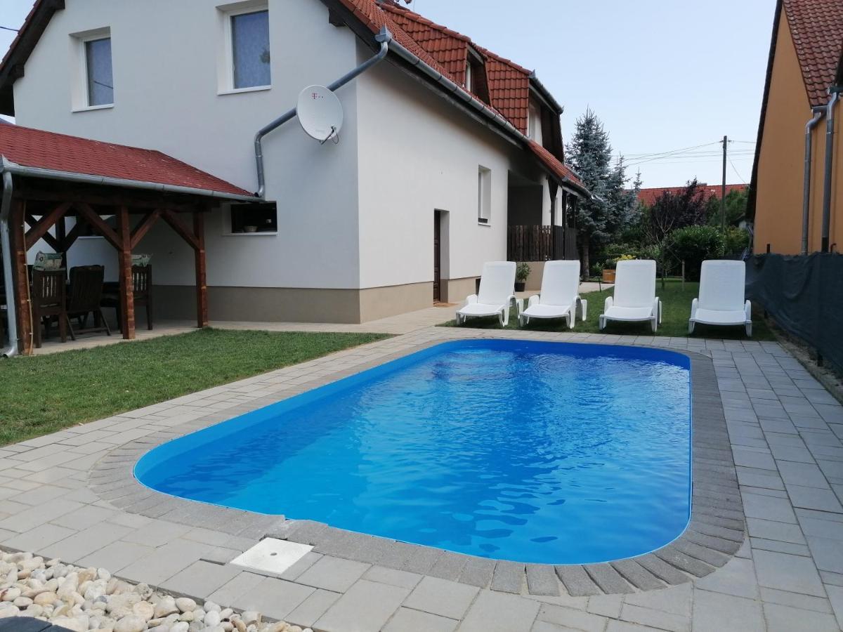Villa Lili Apartments Balatonkeresztúr Buitenkant foto