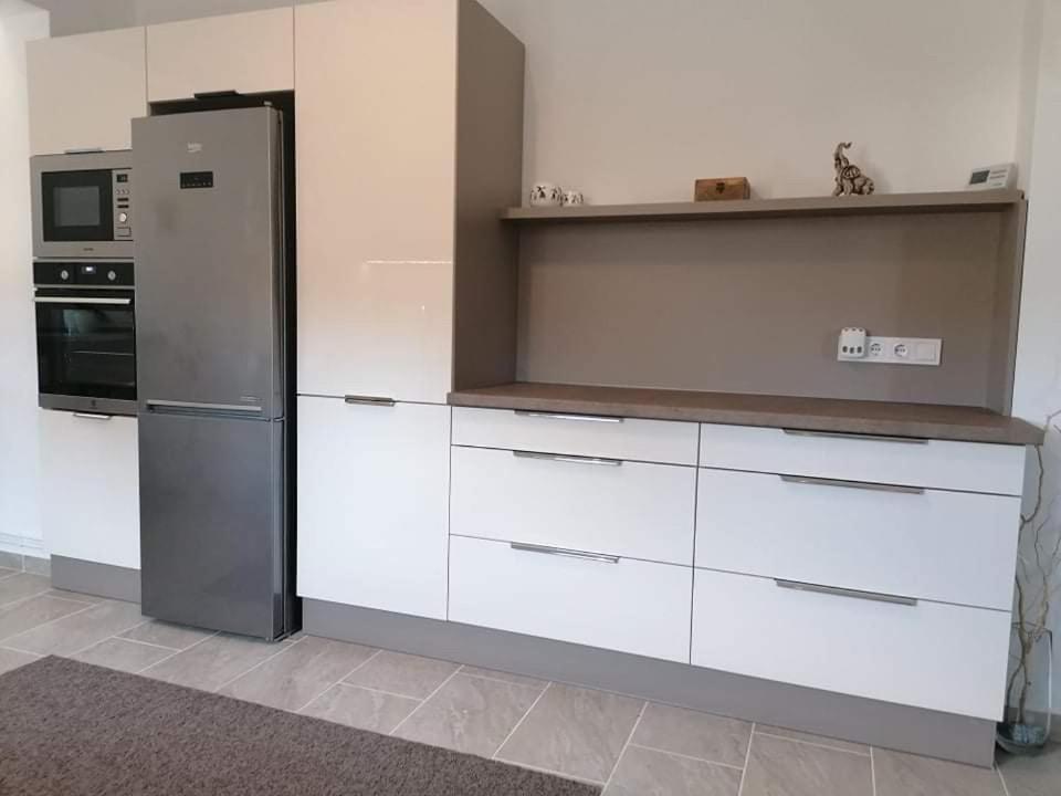 Villa Lili Apartments Balatonkeresztúr Buitenkant foto