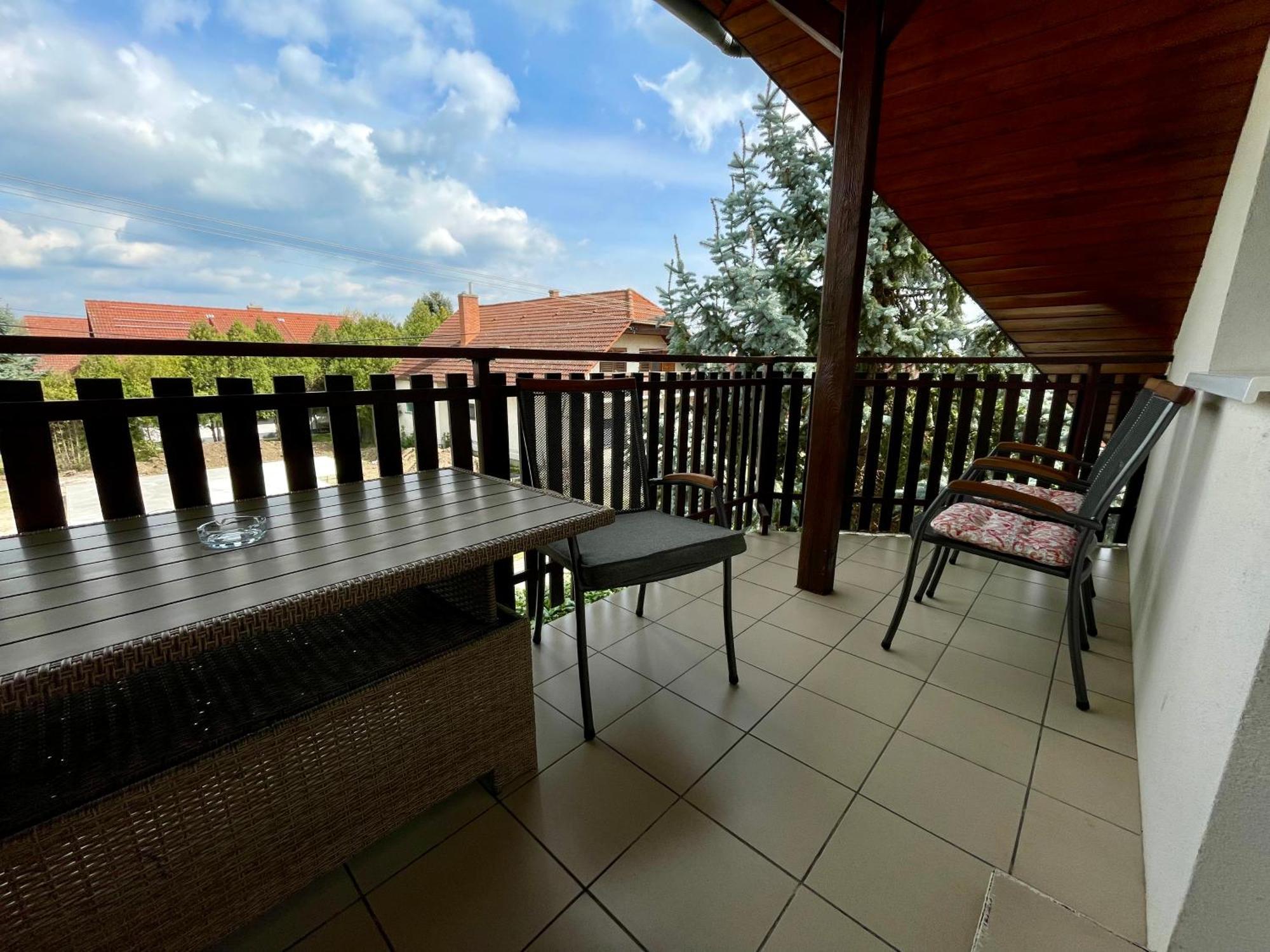 Villa Lili Apartments Balatonkeresztúr Buitenkant foto