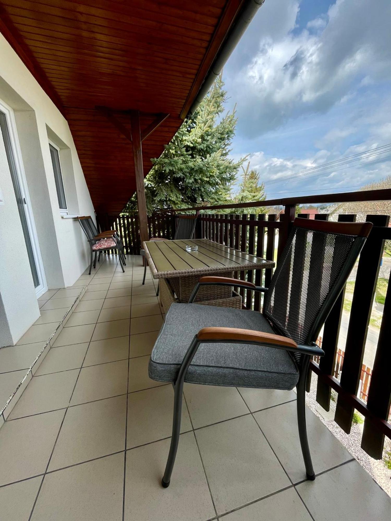 Villa Lili Apartments Balatonkeresztúr Buitenkant foto